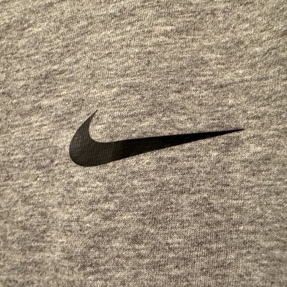 Nike Dri-Fit T-Shirt Size Large - Picture 4 of 6